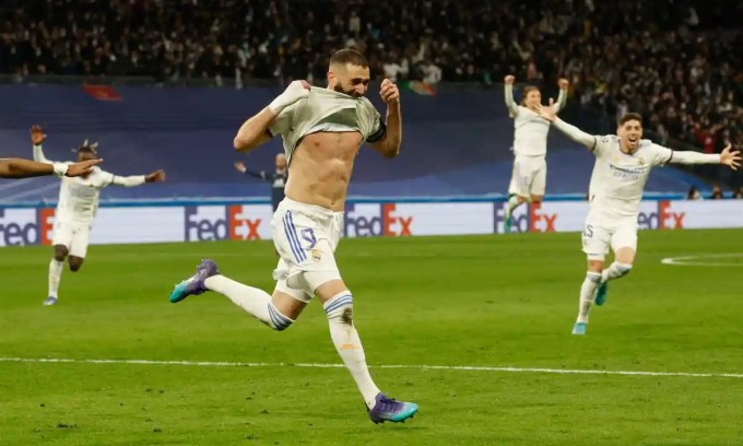 Champions League với tổng tỷ số 3-2 đến từ hai đội Real và PSG. Nhờ "siêu hat-trick" của Karim Benzema, Real thắng PSG 3-1 ở lượt về để vào tứ kết.