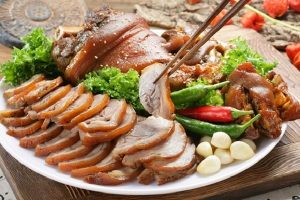 Thịt lợn muối được coi là đặc sản ở vùng đồng cao của người dân đồng bào Lào Cai. Món được chế biến theo các cách nhau và tùy theo khẩu vị ở các gia đình khác nhau mà ta có thể đem đi rang hoặc nướng.