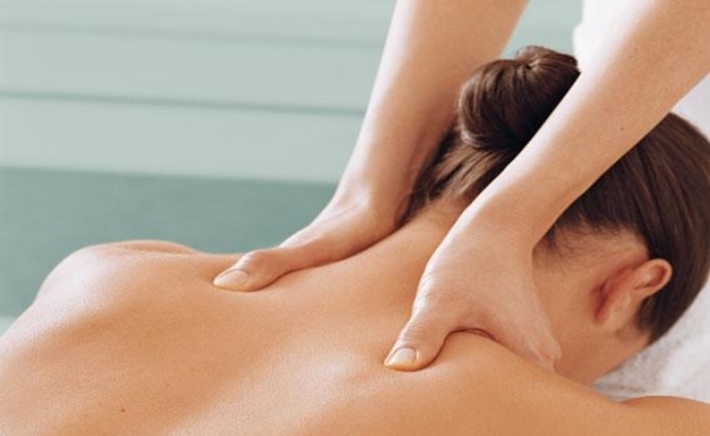 Massage bấm huyệt hay xoa bóp bấm huyệt là một phương pháp trị liệu kỹ thuật thay thế y học hiện đại. Khi tác động vào các huyệt, kinh lạc có thể loại bỏ được ngoại tà, điều hòa dinh vệ, thông kinh hoạt lạc và góp phần điều hòa các chức năng tạng phủ được thực hiện bằng tay, khuỷu tay hoặc bằng các thiết bị khác nhau.
