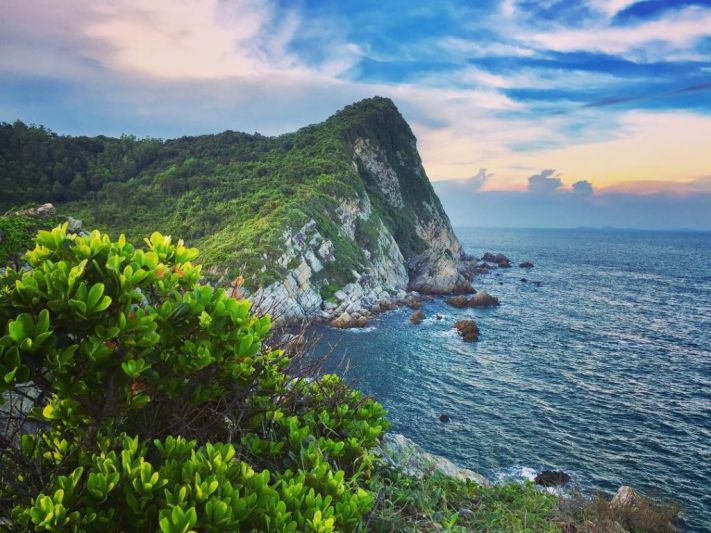 Đảo Quan Lạn Quảng Ninh hay nhiều người còn gọi với cái tên khác như đảo Cảnh Cước, là một trong những điểm du lịch hè cực hấp dẫn dành cho du khách.