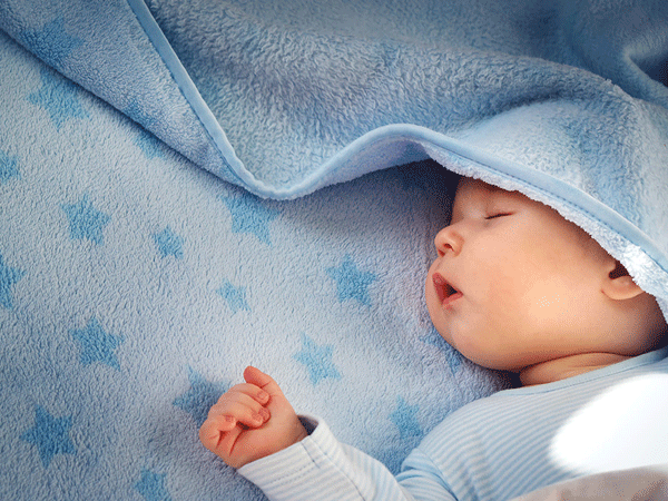 Cách dỗ bé ngủ hay bạn có thể gọi là cách ru để bé ngủ ngon là gì, được làm như thế nào? Làm sao để dỗ cho con ngủ mà không cần bế trên tay? Đối với trẻ sơ sinh và trẻ nhỏ, việc ngủ ngon, ngủ sâu và đủ giấc là rất quan trọng. Tuy nhiên, với những người mới lần đầu làm cha mẹ thì làm thế nào để có thể học cách dỗ bé ngủ ngon luôn là vấn đề nan giải.