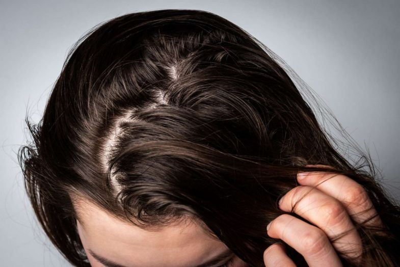 Tinh dầu dưỡng tóc là những tinh chất đậm đặc giúp tóc thêm mềm mượt, chắc khỏe và chăm sóc tóc được nhiều người săn đón hiện nay. Tùy theo nhu cầu của mỗi người sẽ có một cách sử dụng tinh dầu dưỡng riêng và hiệu quả nhất cho tóc. Đây là phương pháp nuôi dưỡng tóc được nhiều phụ nữ trên toàn thế giới yêu thích và áp dụng.