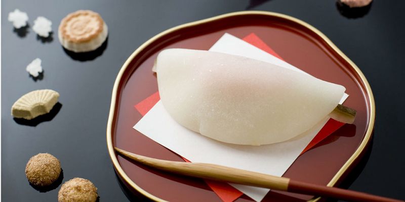 Bánh Wagashi - 和菓子わがし, có nghĩa là "Hoà quả tử" nghĩa là nét đẹp của tự nhiên, đây là tên gọi chung các món bánh ngọt truyền thống nổi tiếng của Nhật Bản. Được trình bày rất đẹp mắt, công phu nên có tính thẩm mĩ rất cao và với nguyên liệu thường dùng là thực vật, các loại bánh này thường ăn cùng với trà.