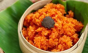 Cách làm xôi gấc tại nhà vừa thơm ngon lại vừa đảm bảo được vệ sinh. Xôi gấc là một món ăn truyền thống của Việt Nam, được làm từ gạo nếp và nước cốt nước gấc, một loại quả có màu đỏ cam tự nhiên.